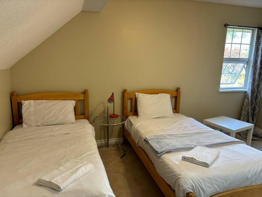 Spacious Coastal Retreat Near White Rock, 5 Bedroom Haven