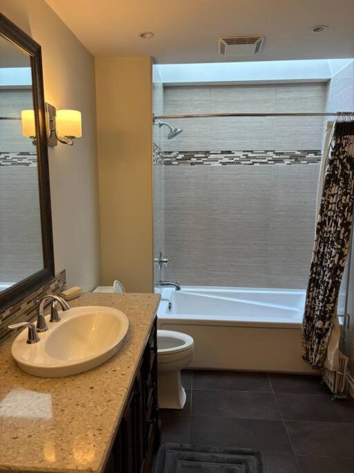 Spacious Coastal Retreat Near White Rock, 5 Bedroom Haven
