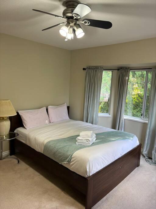 Spacious Coastal Retreat Near White Rock, 5 Bedroom Haven