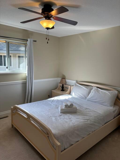 Spacious Coastal Retreat Near White Rock, 5 Bedroom Haven
