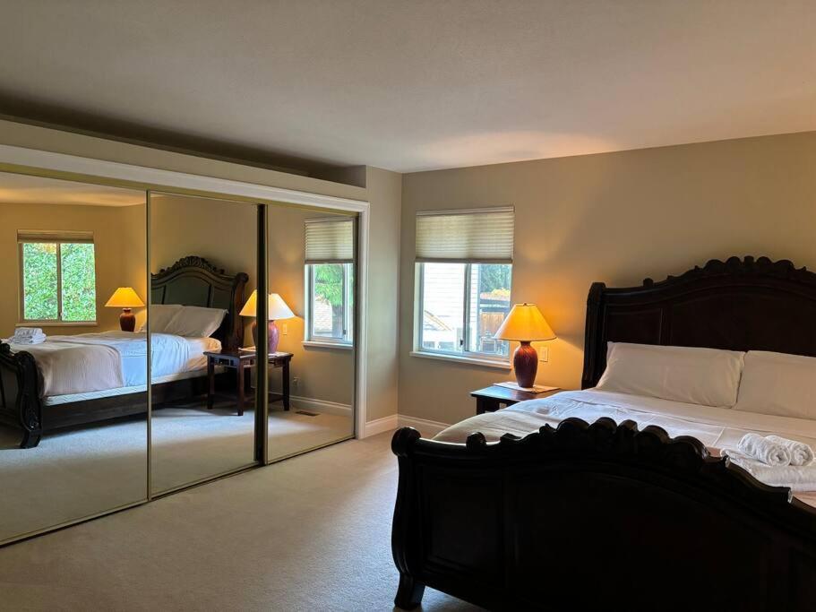 Spacious Coastal Retreat Near White Rock, 5 Bedroom Haven