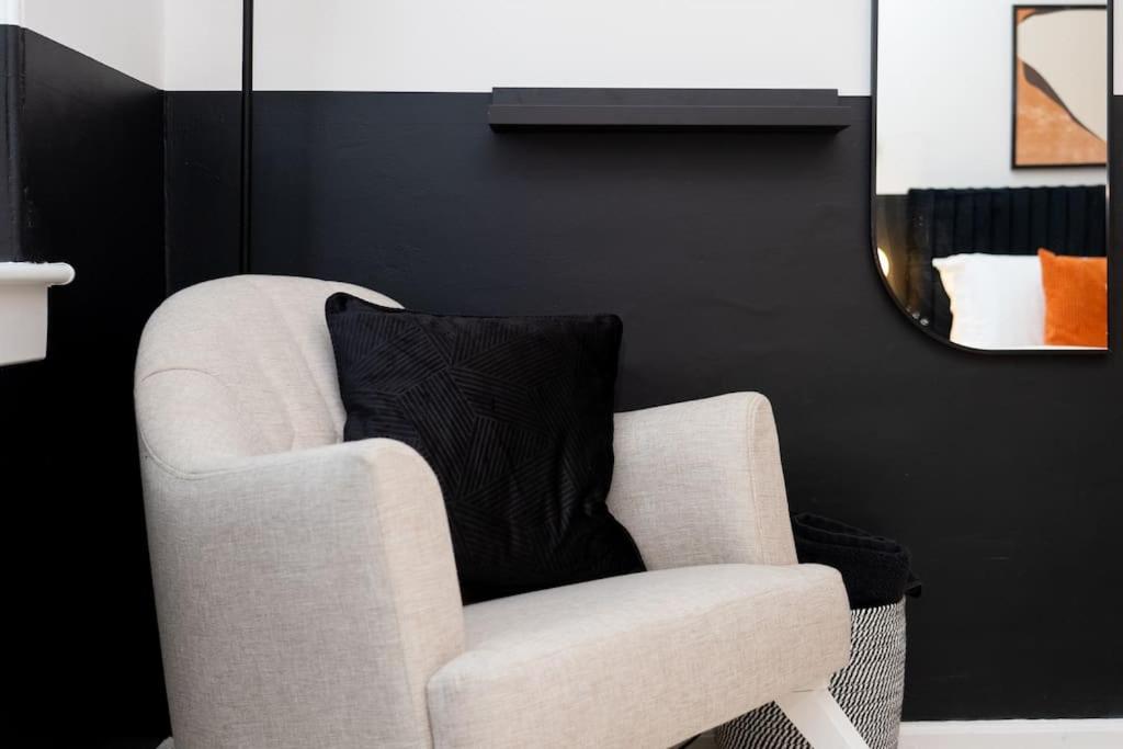 Boutique West-End Living with Bicocca Stays view 5