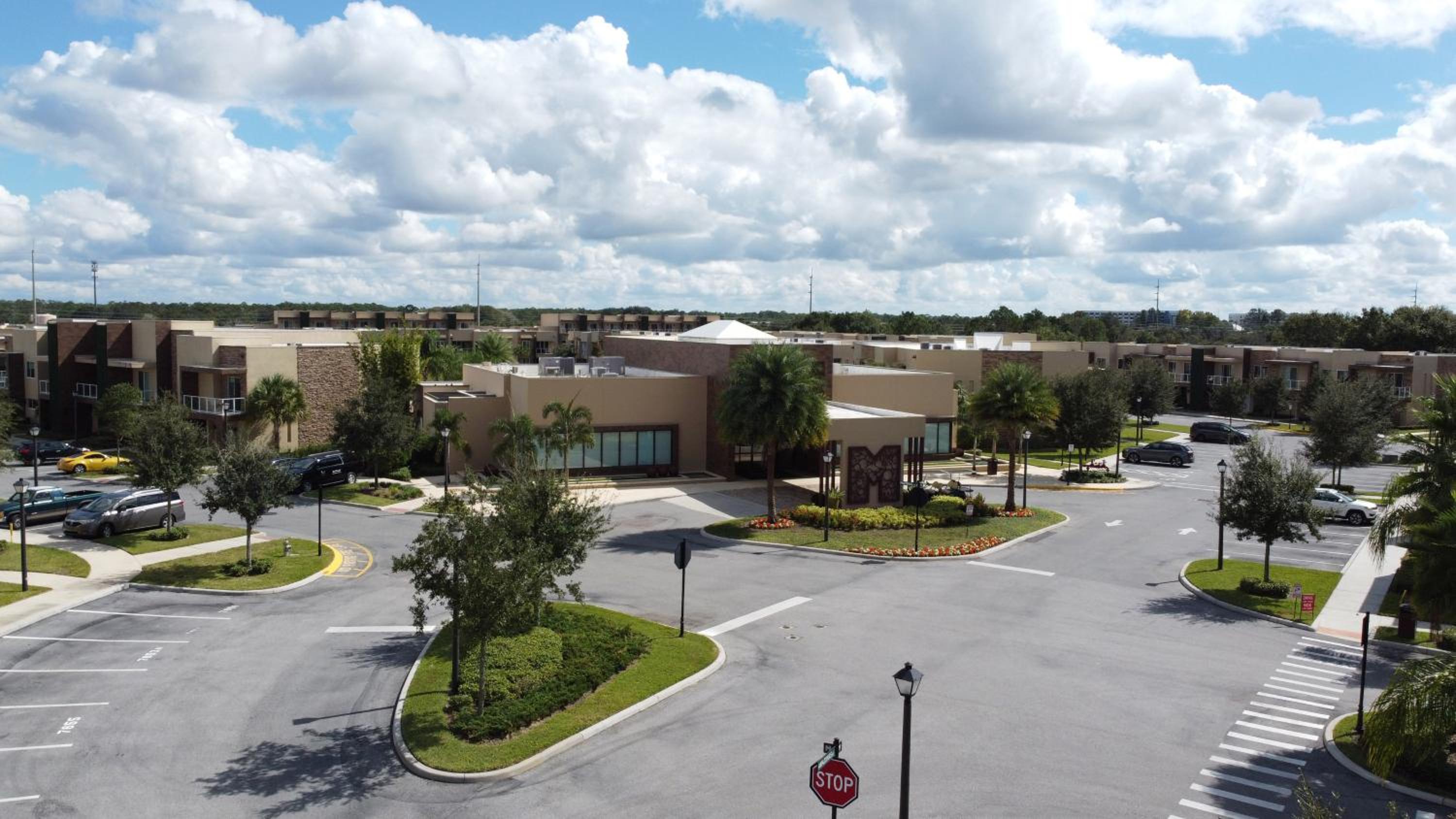 Luxury 4BD All suites with BBQ minutes from Disney