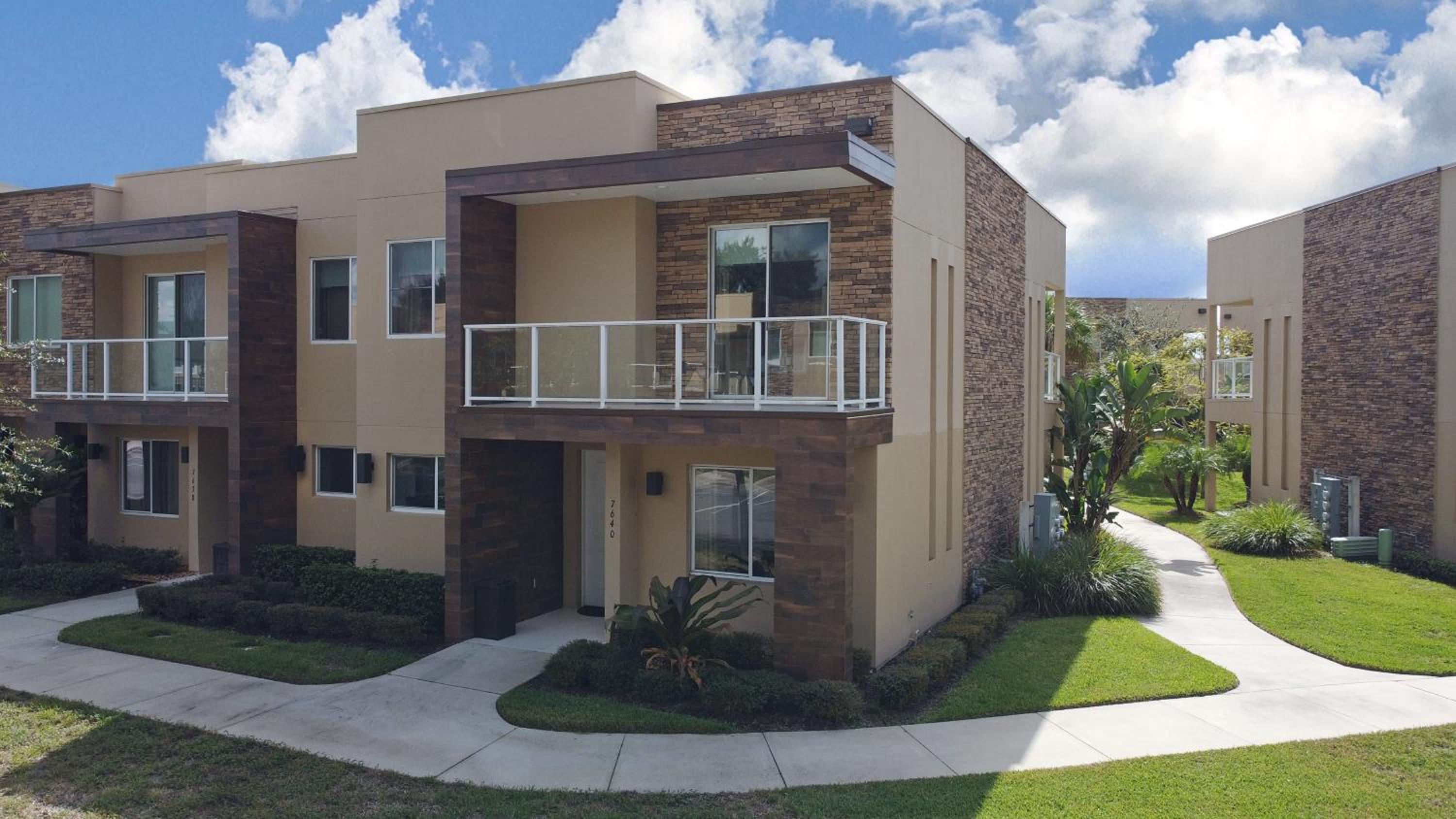 Luxury 4BD All suites with BBQ minutes from Disney