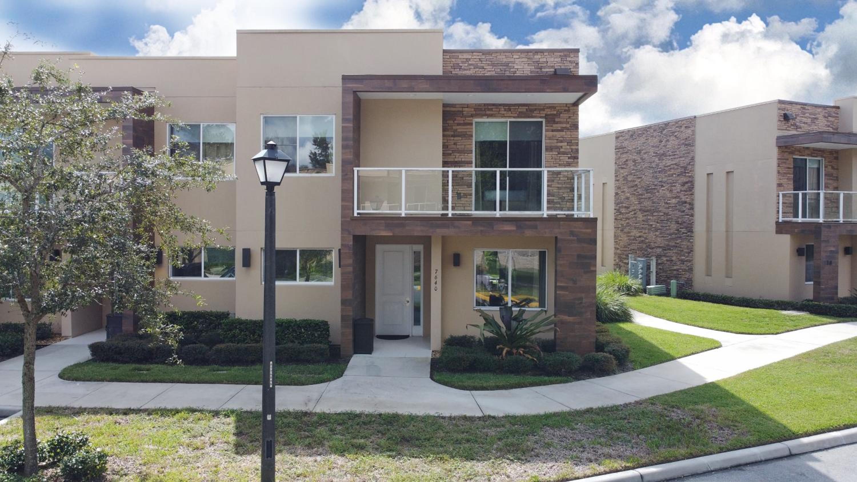 Luxury 4BD All suites with BBQ minutes from Disney