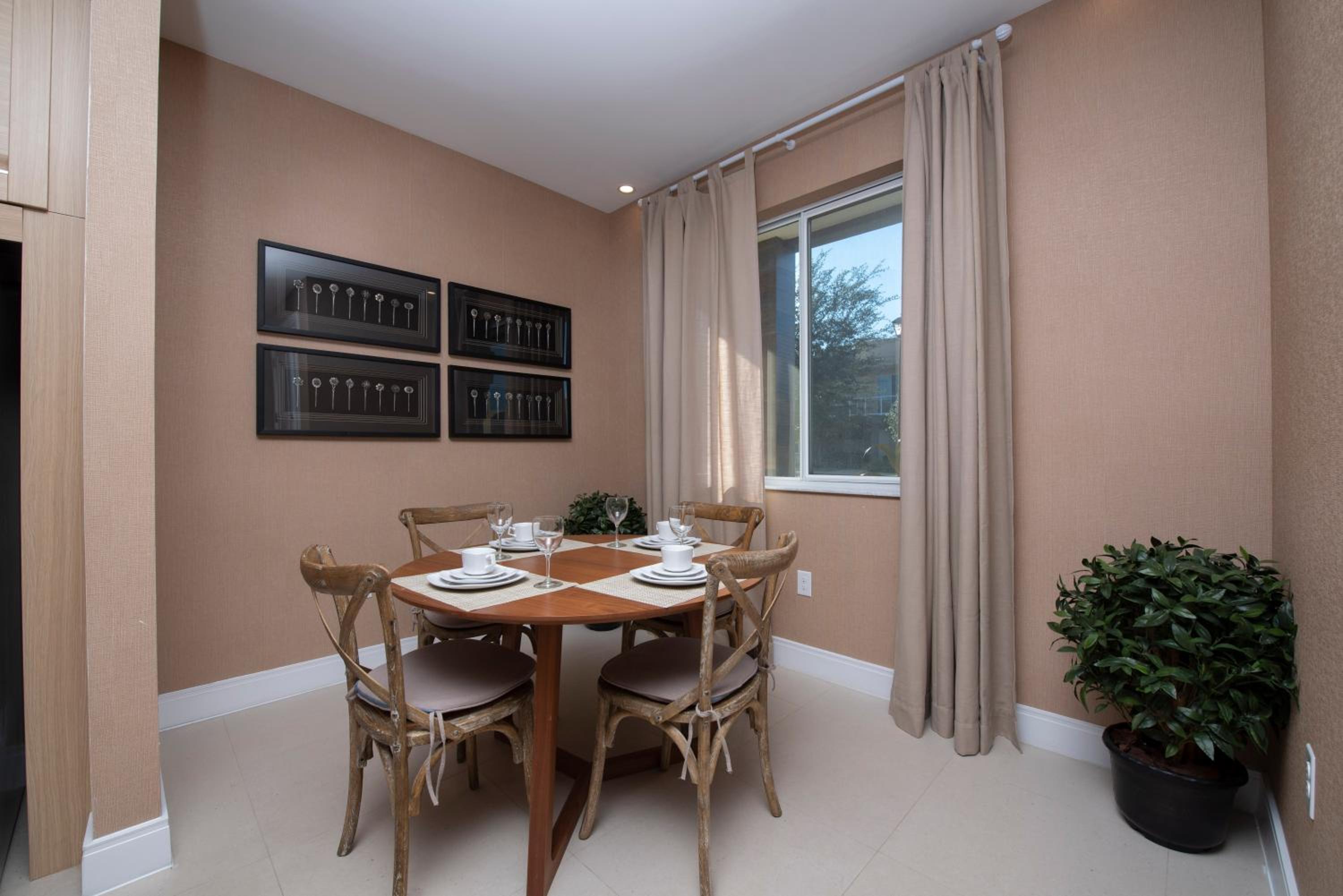 Luxury 4BD All suites with BBQ minutes from Disney