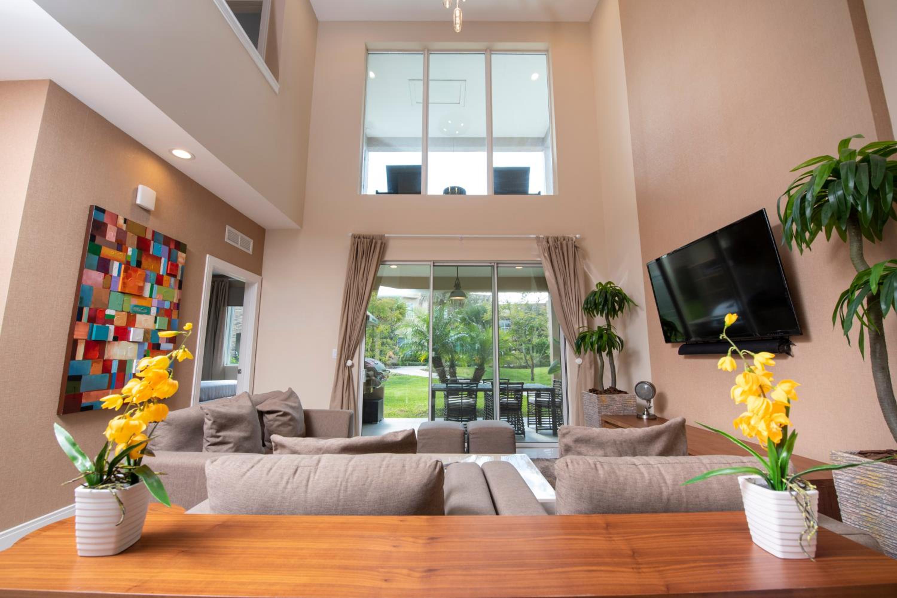 Luxury 4BD All suites with BBQ minutes from Disney