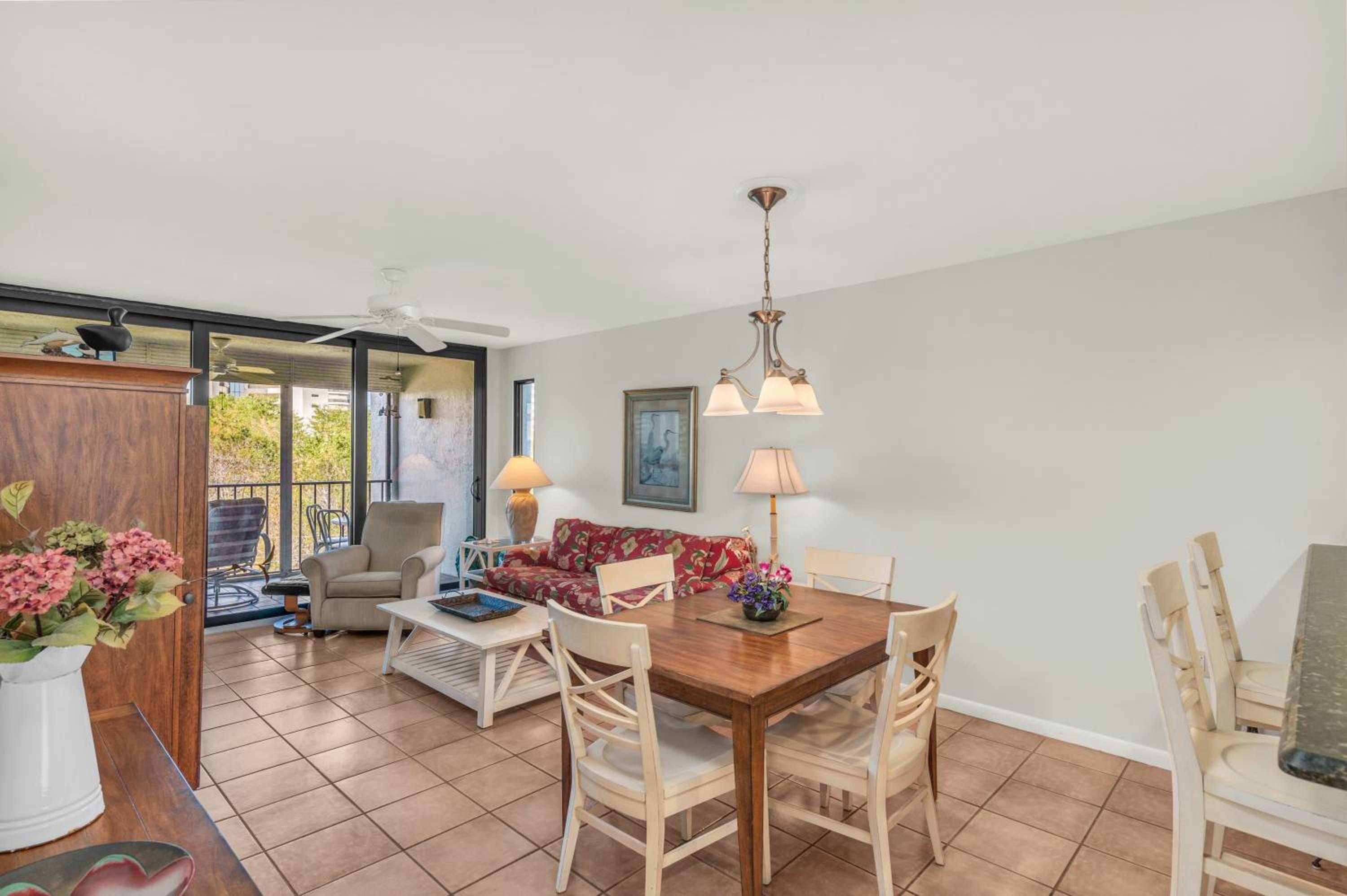 Top Floor 2 Bed Condo I Close Walk to Beach view 4