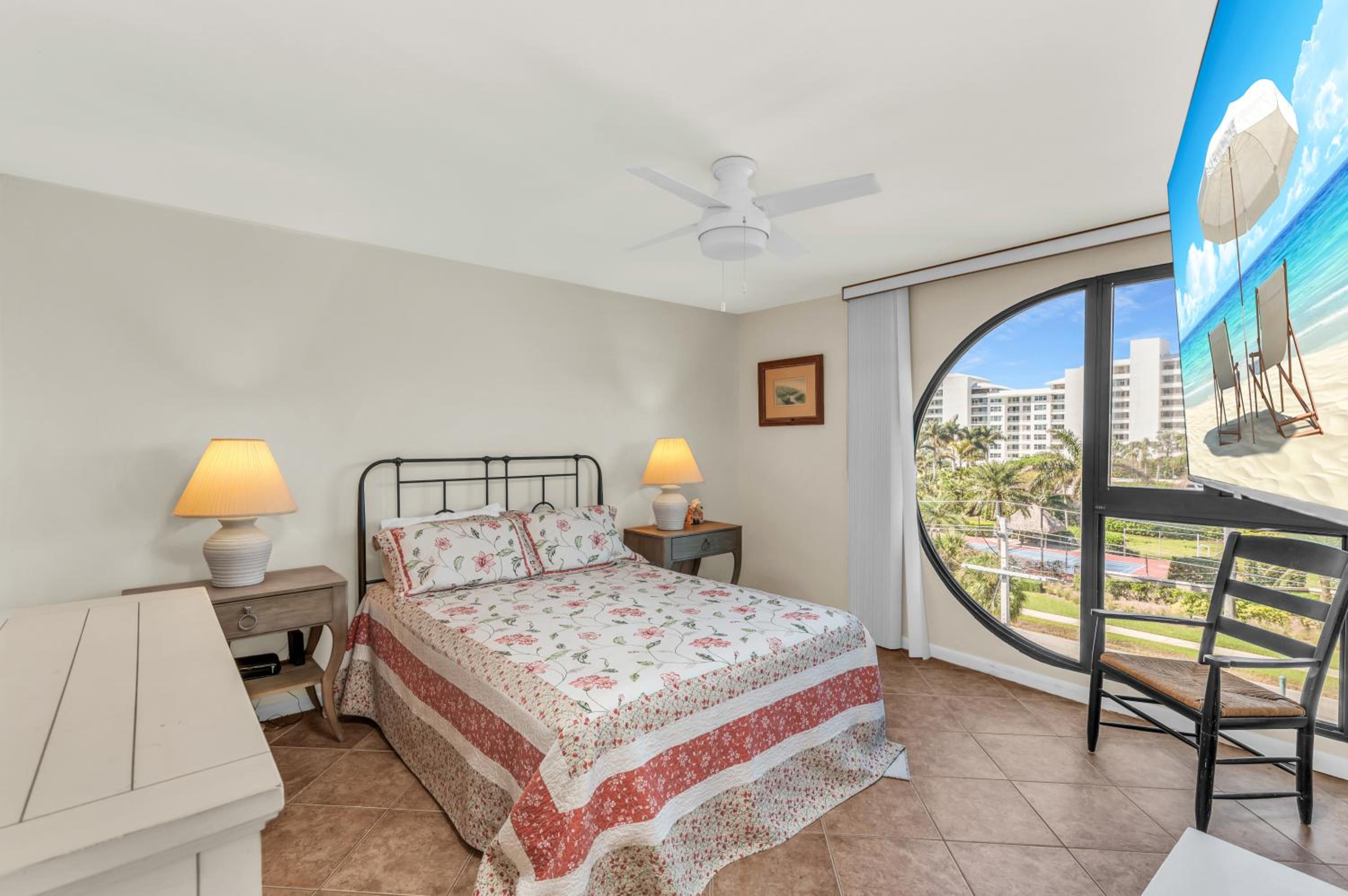 Top Floor 2 Bed Condo I Close Walk to Beach view 5