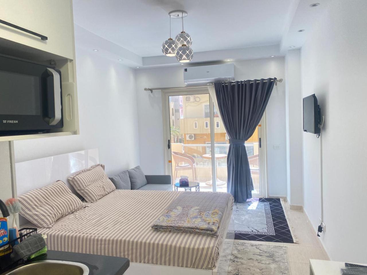 Luxury studio side sea view