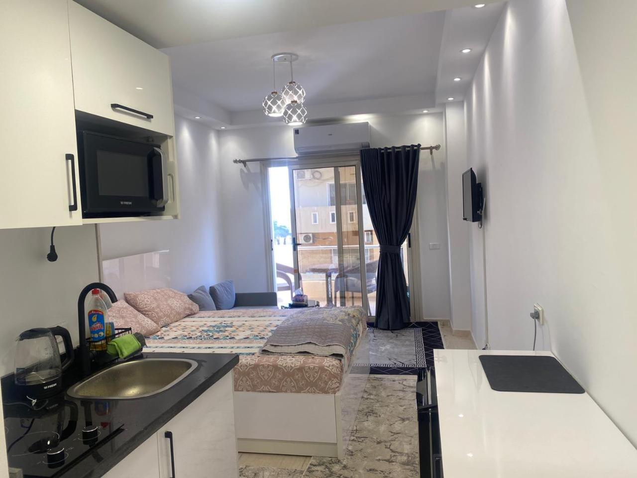 Luxury studio side sea view