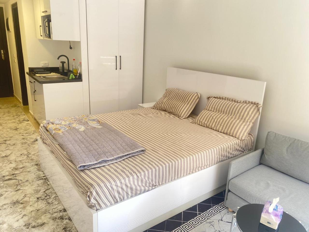 Luxury studio side sea view