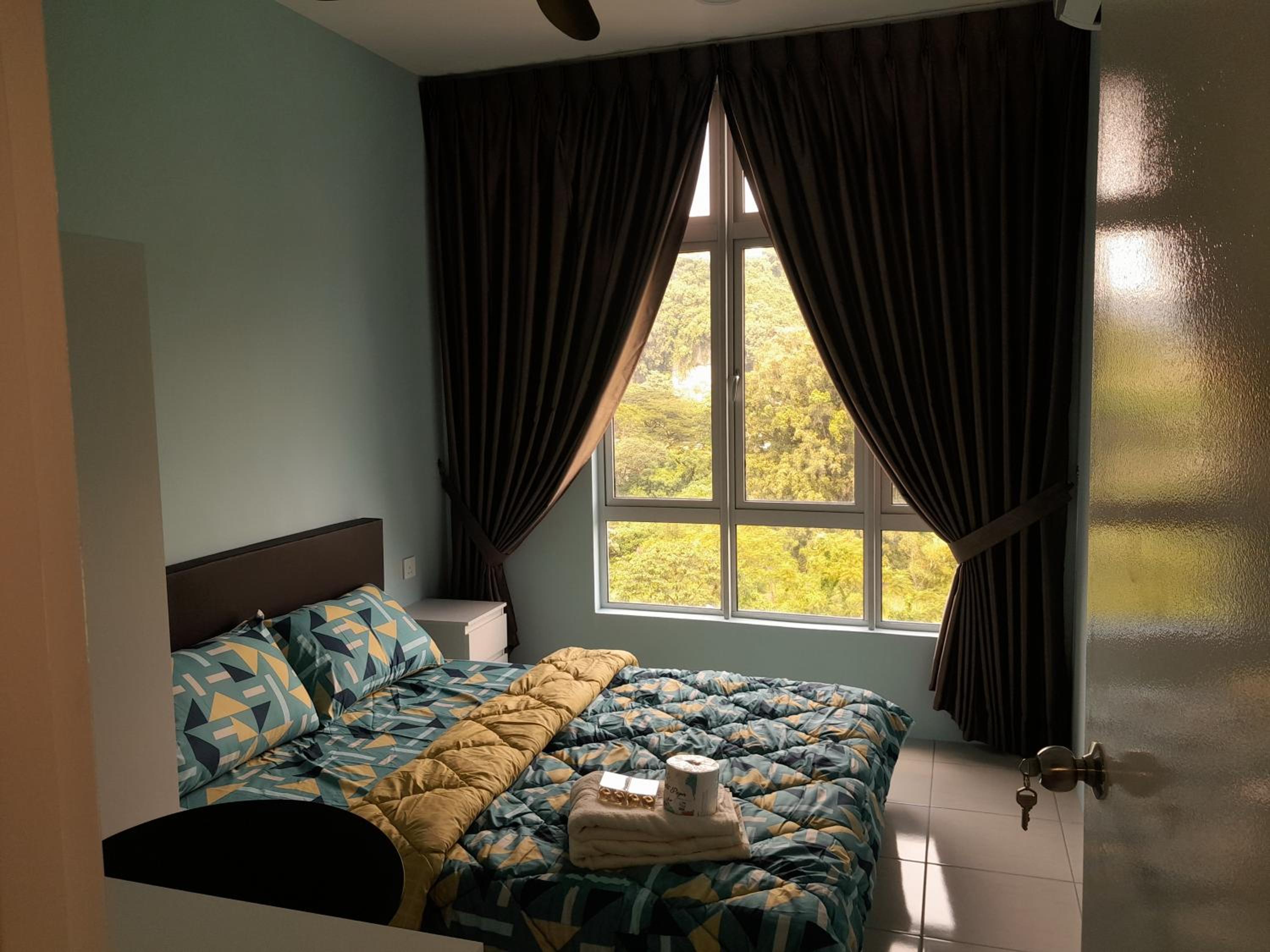 The Anderson Condo with NETFLIX with Free Parking with Swimming Pool and at Ipoh City Centre Nearby to all amenities and attractions photo 2