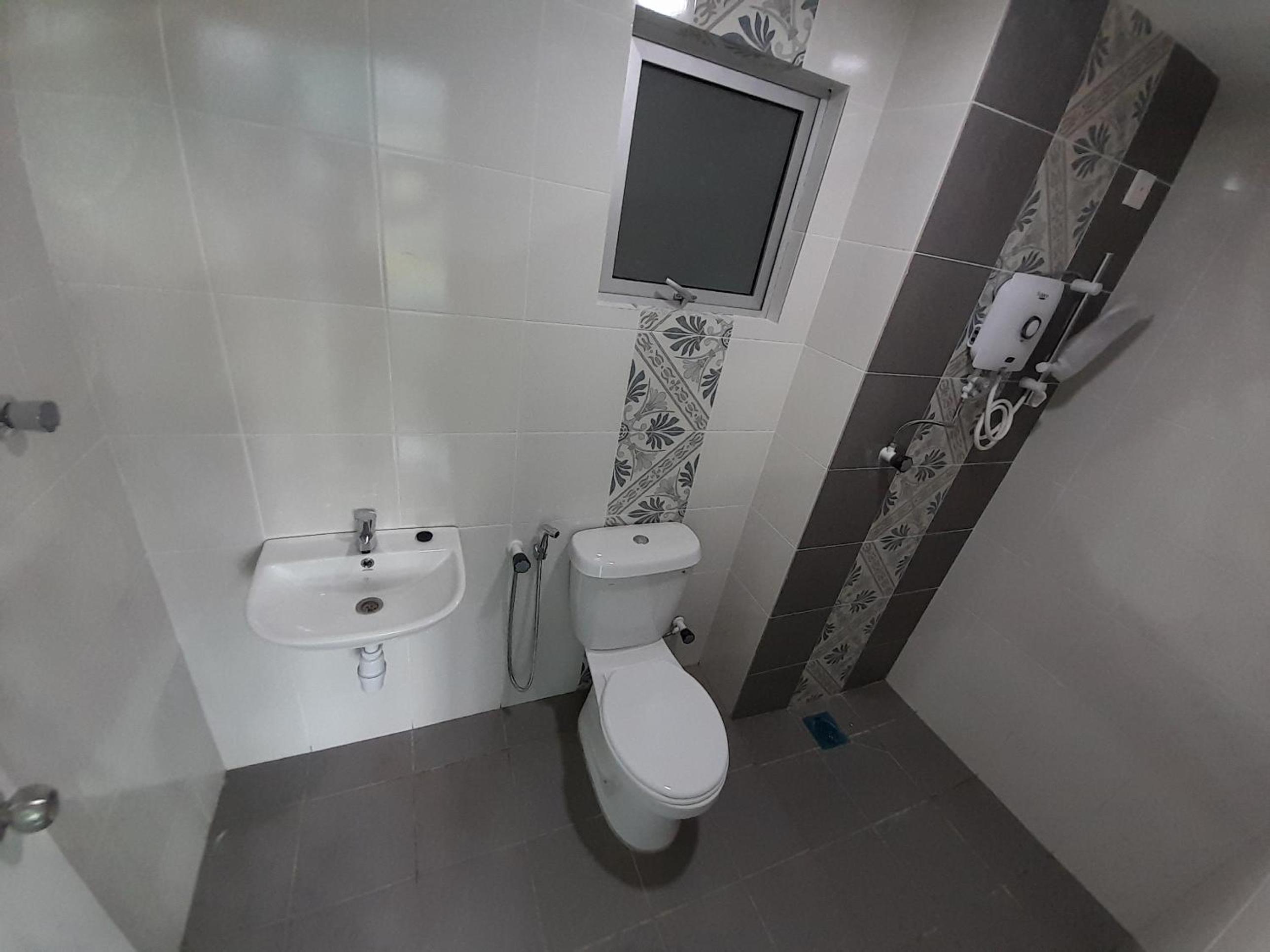The Anderson Condo with NETFLIX with Free Parking with Swimming Pool and at Ipoh City Centre Nearby to all amenities and attractions photo 3