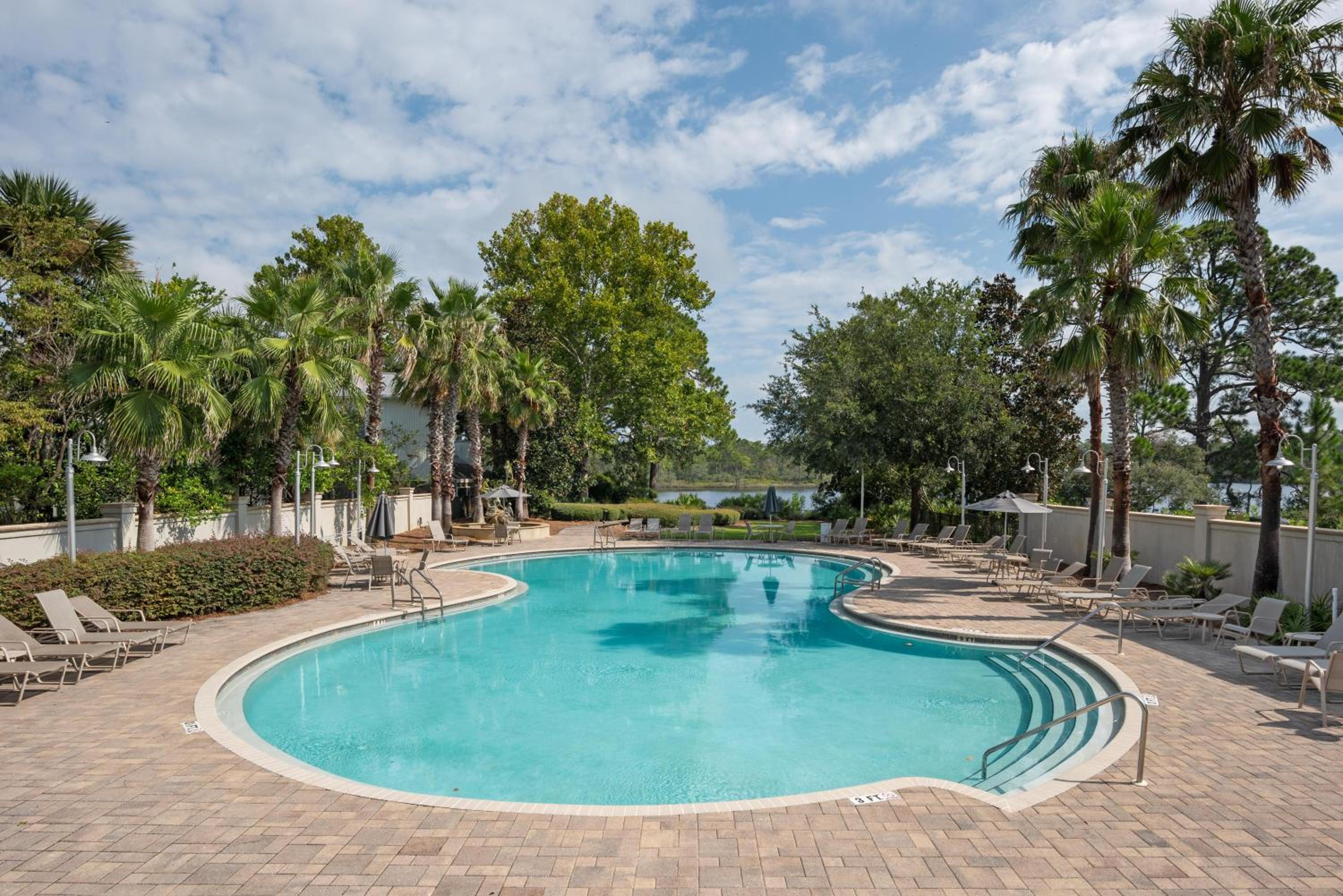382 Grande Pointe Circle view 4