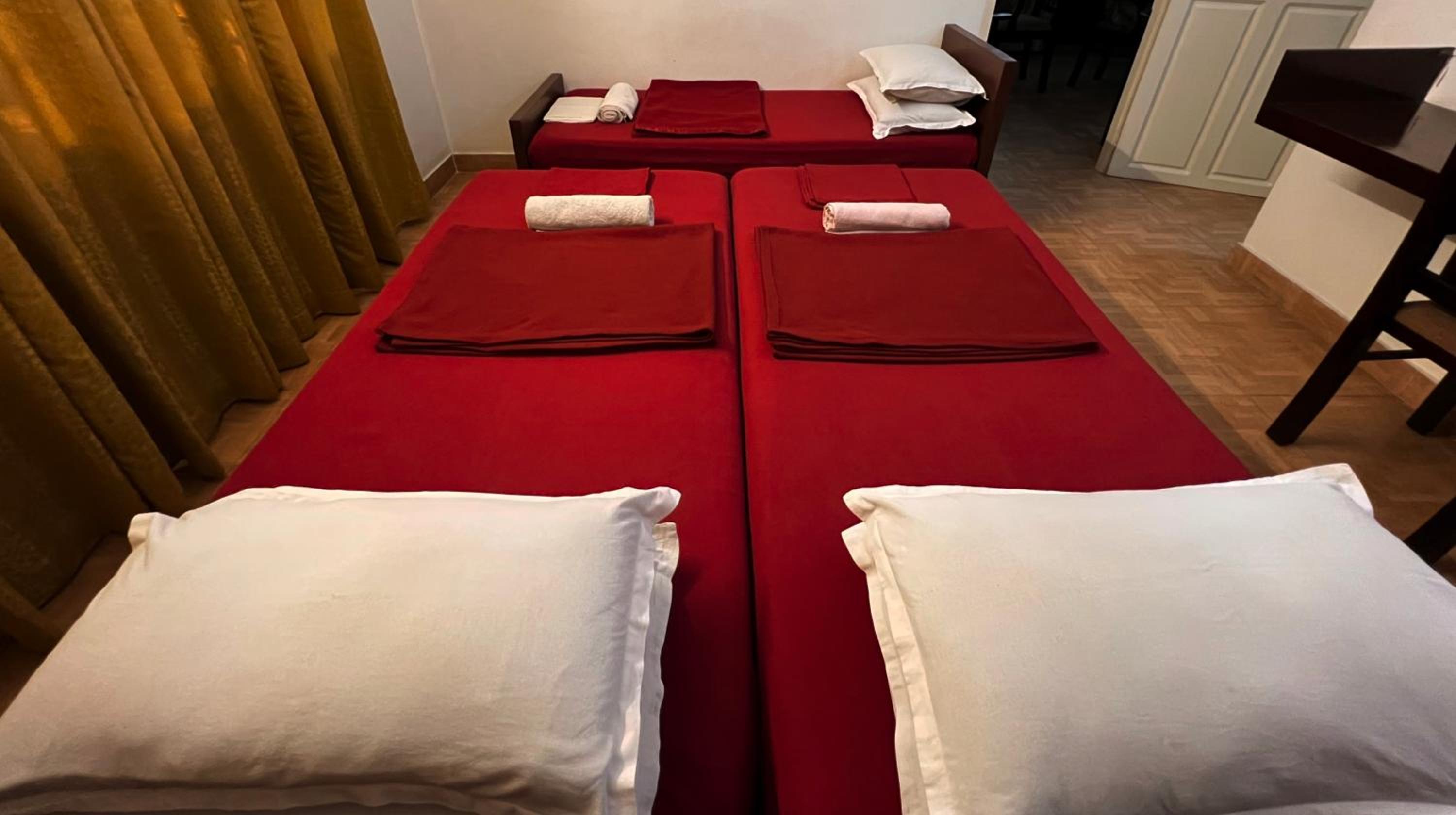 Reds Residency - Homestay