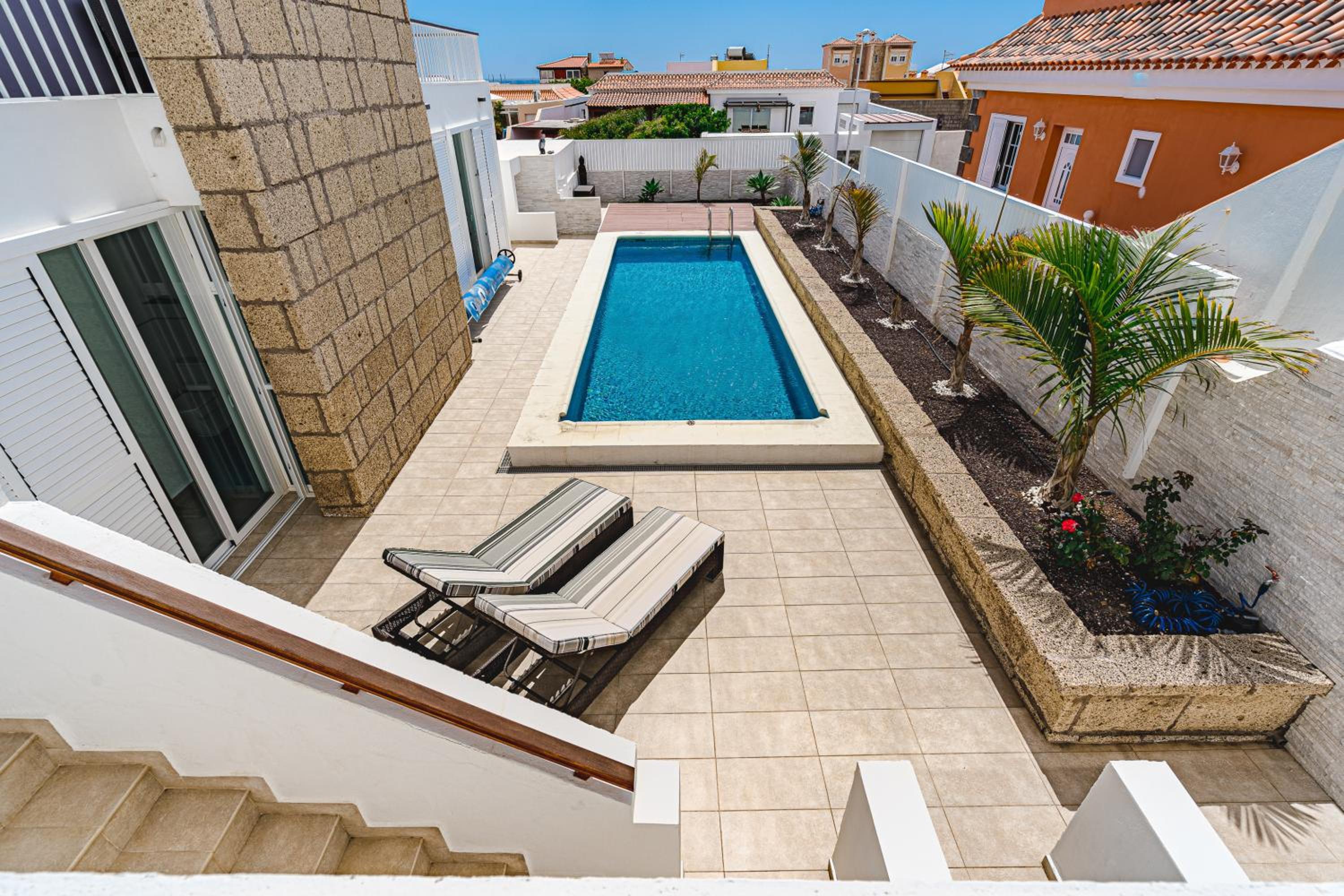 Vila Rosa with heated pool