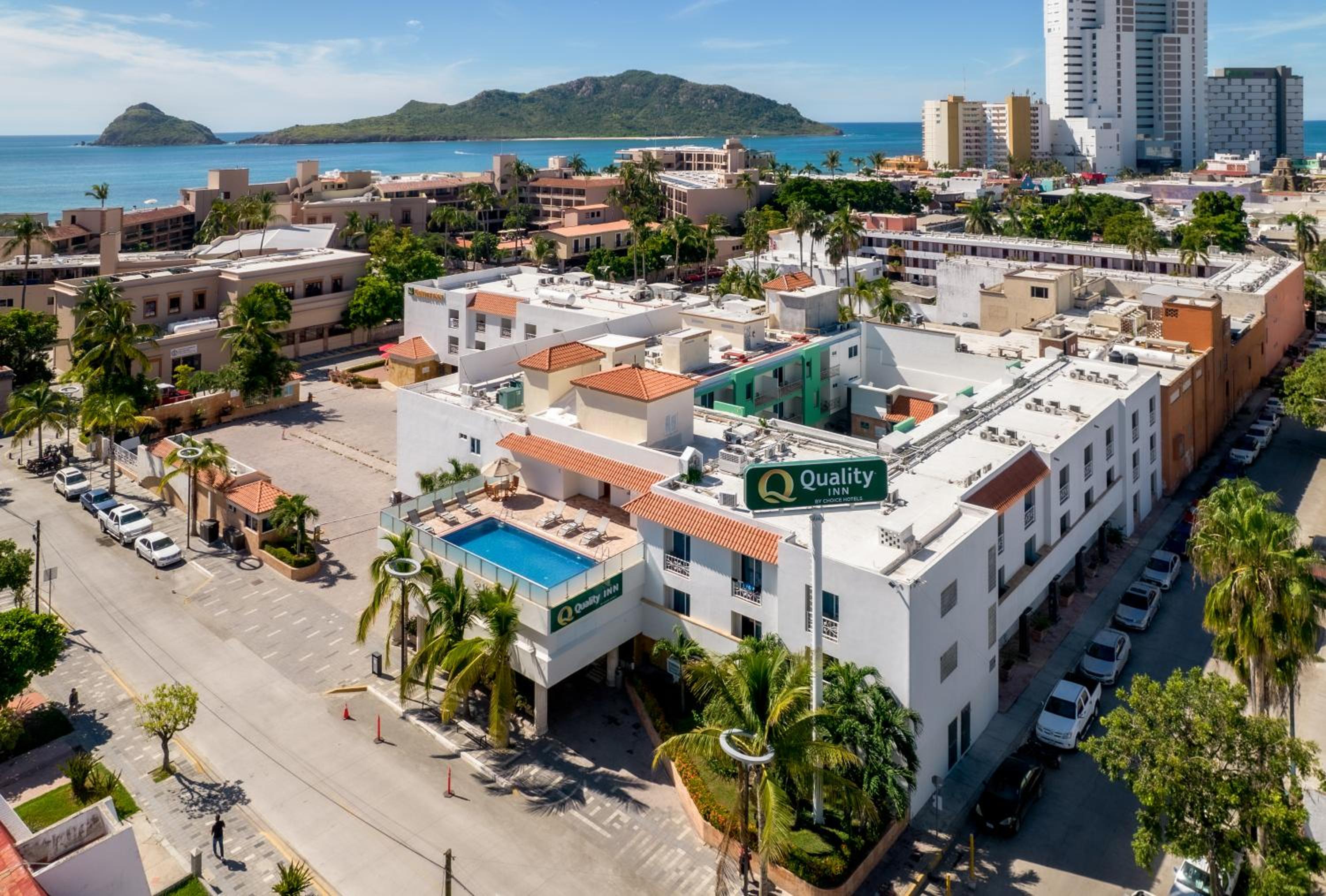 Hotel Quality Inn Mazatlan - Image 1