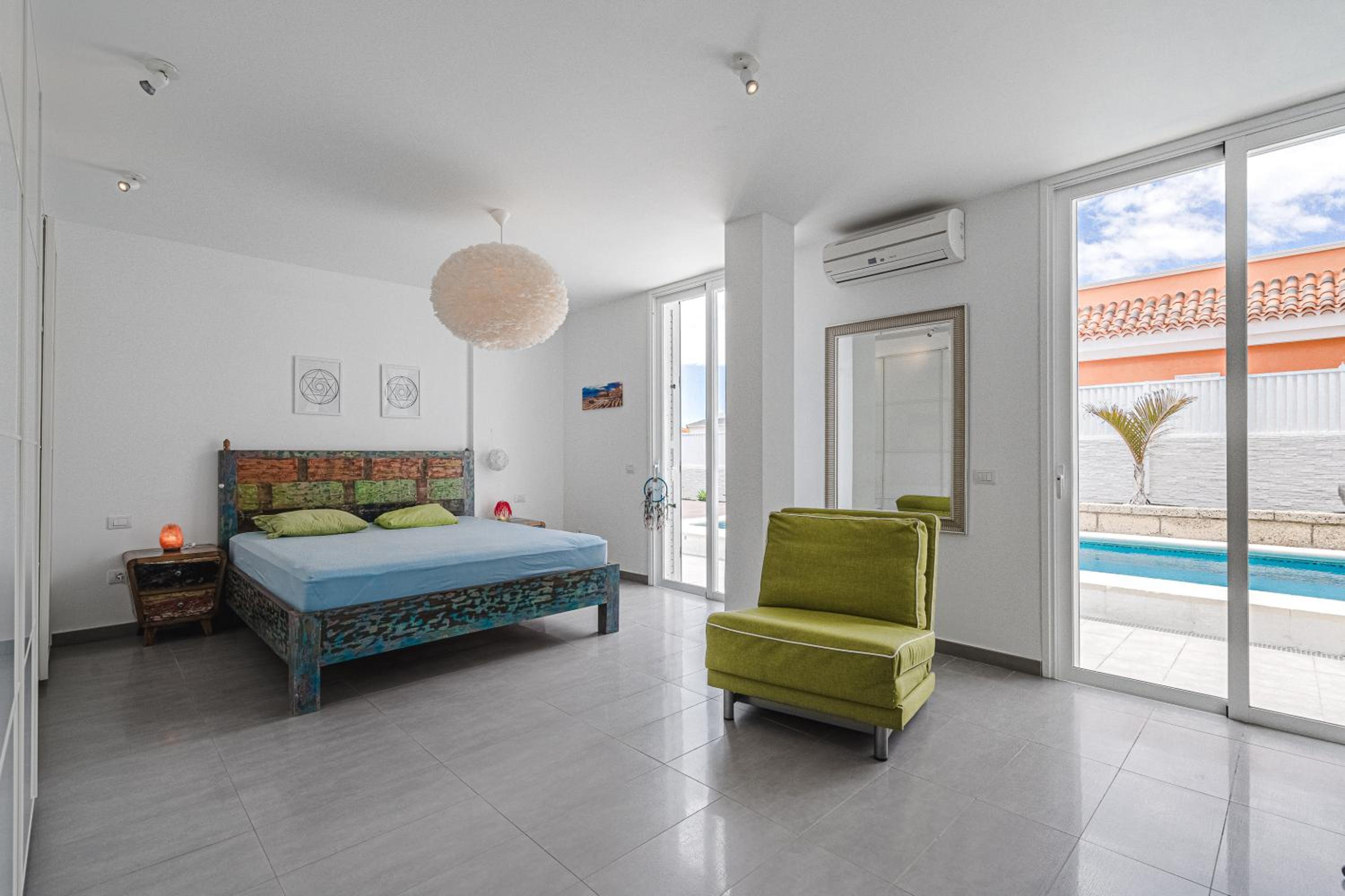 Vila Rosa with heated pool