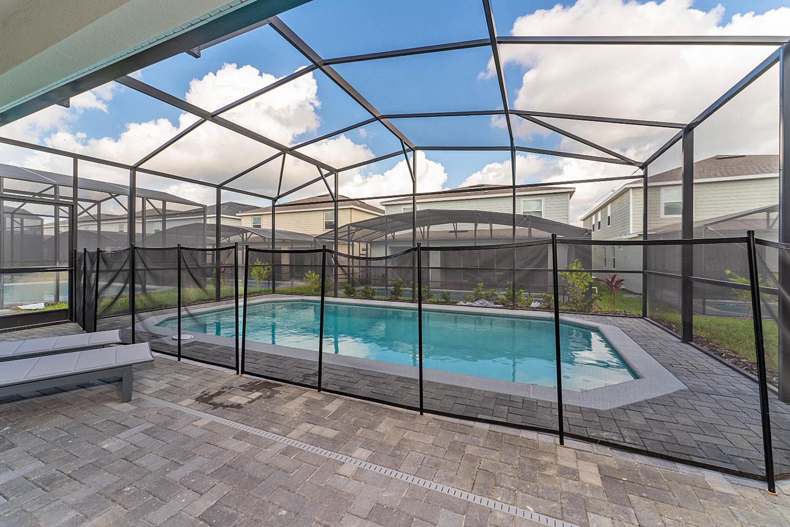 Incredible NEW 5BD Home All suites with Pool and BBQ Grill