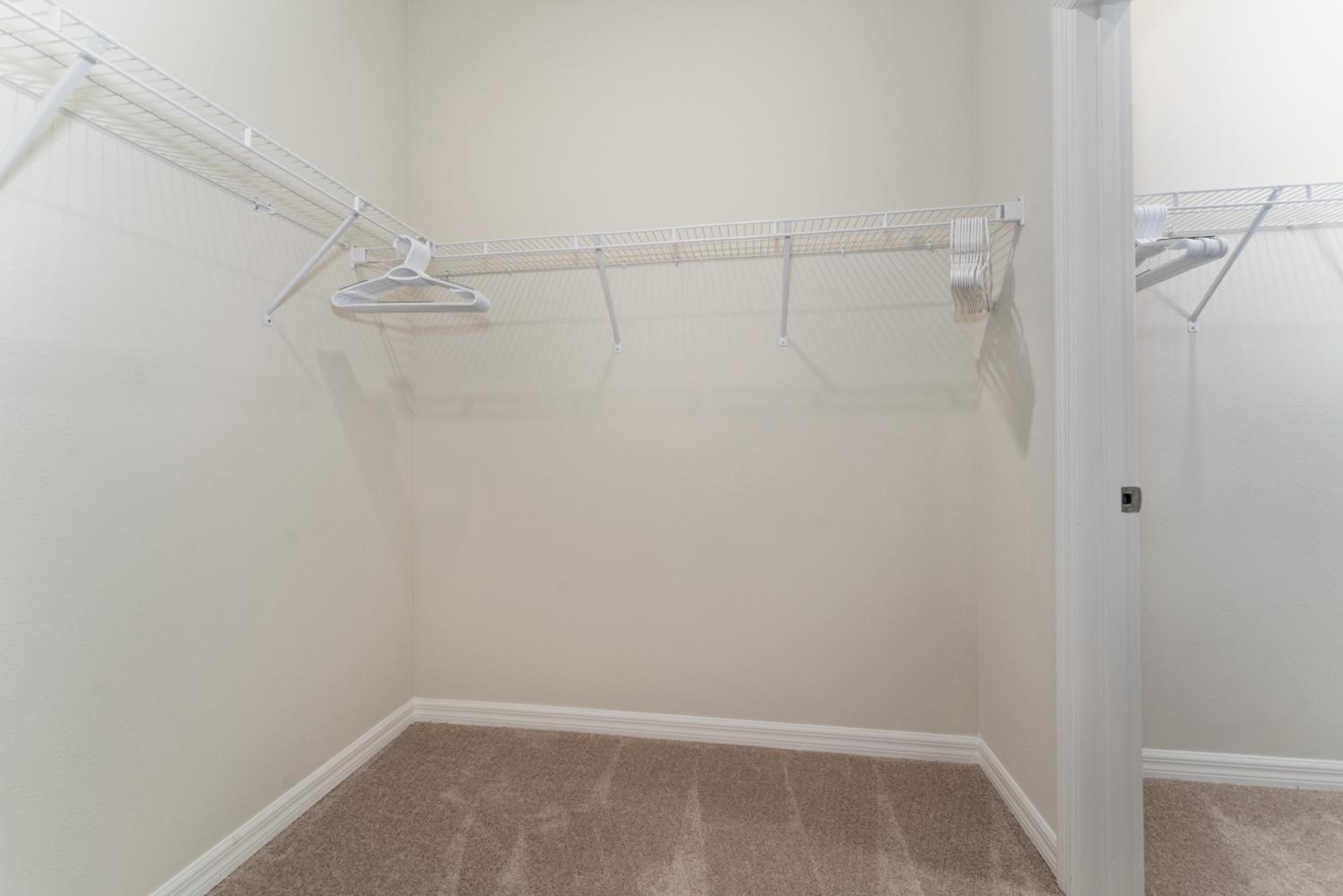 Incredible NEW 5BD Home All suites with Pool and BBQ Grill