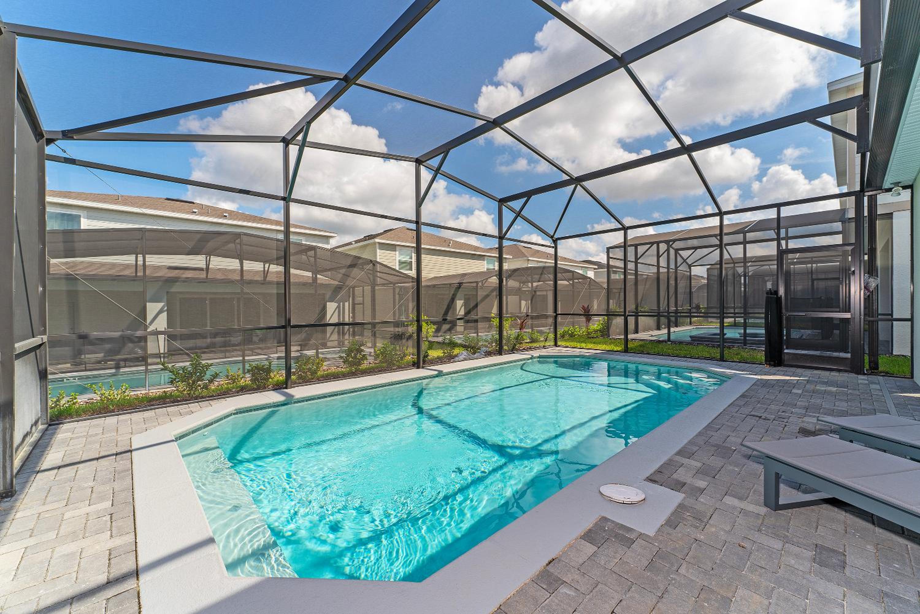Incredible NEW 5BD Home All suites with Pool and BBQ Grill