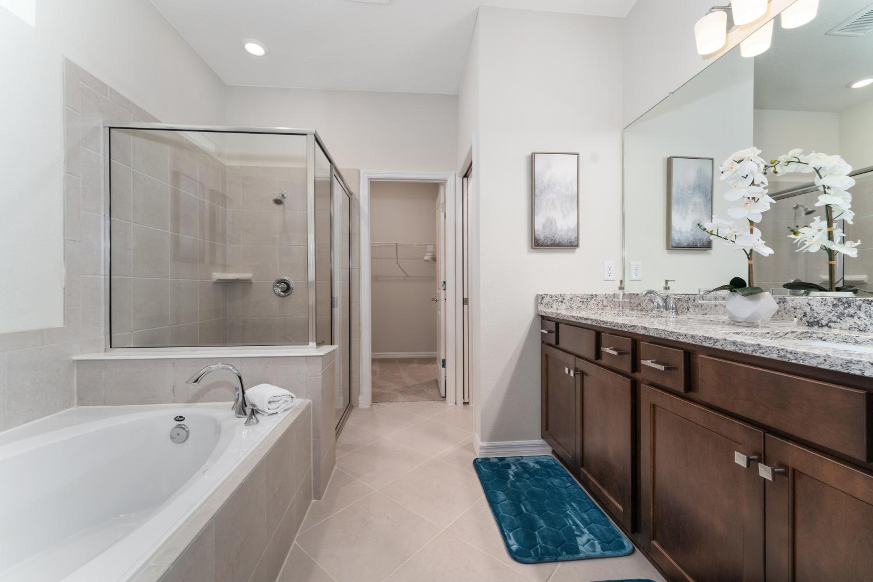Incredible NEW 5BD Home All suites with Pool and BBQ Grill