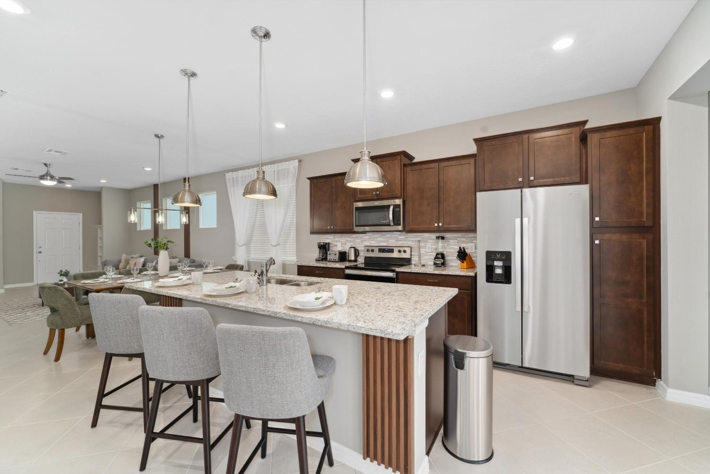 Incredible NEW 5BD Home All suites with Pool and BBQ Grill
