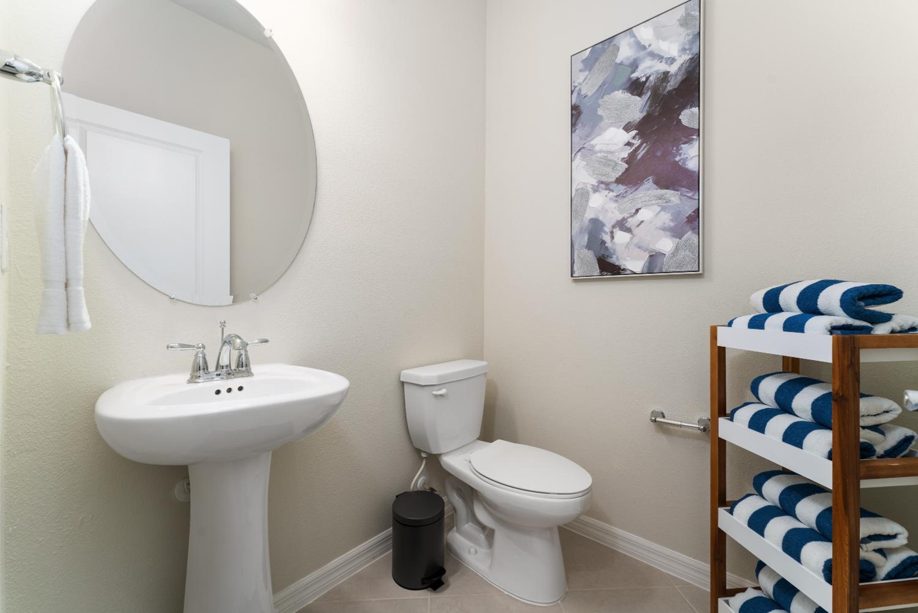 Incredible NEW 5BD Home All suites with Pool and BBQ Grill