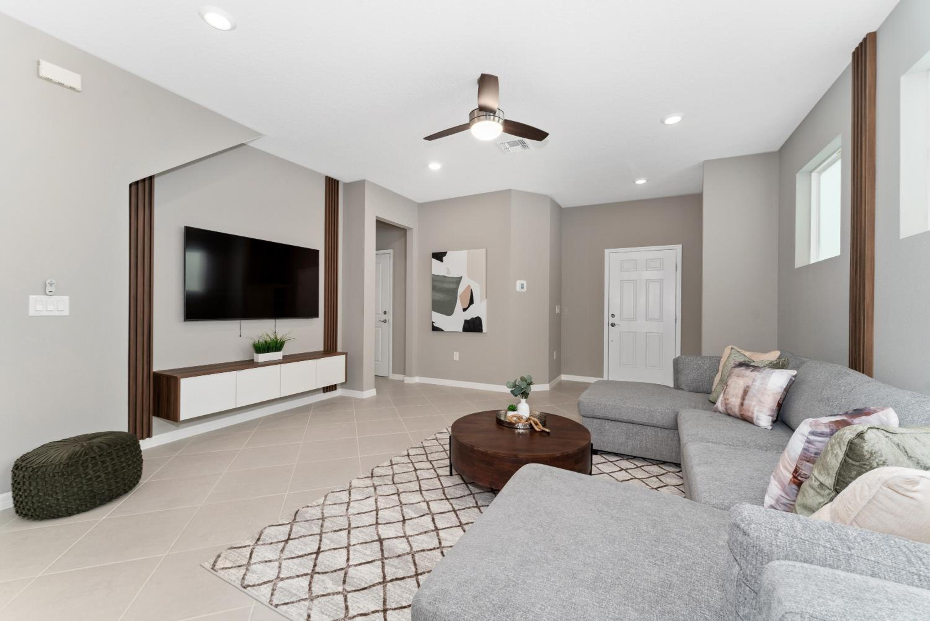 Incredible NEW 5BD Home All suites with Pool and BBQ Grill