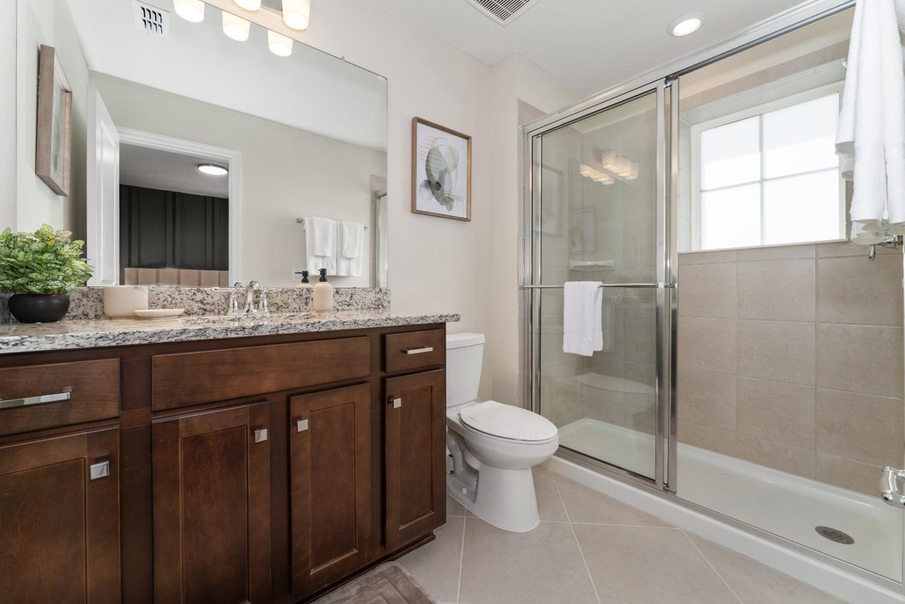 Incredible NEW 5BD Home All suites with Pool and BBQ Grill