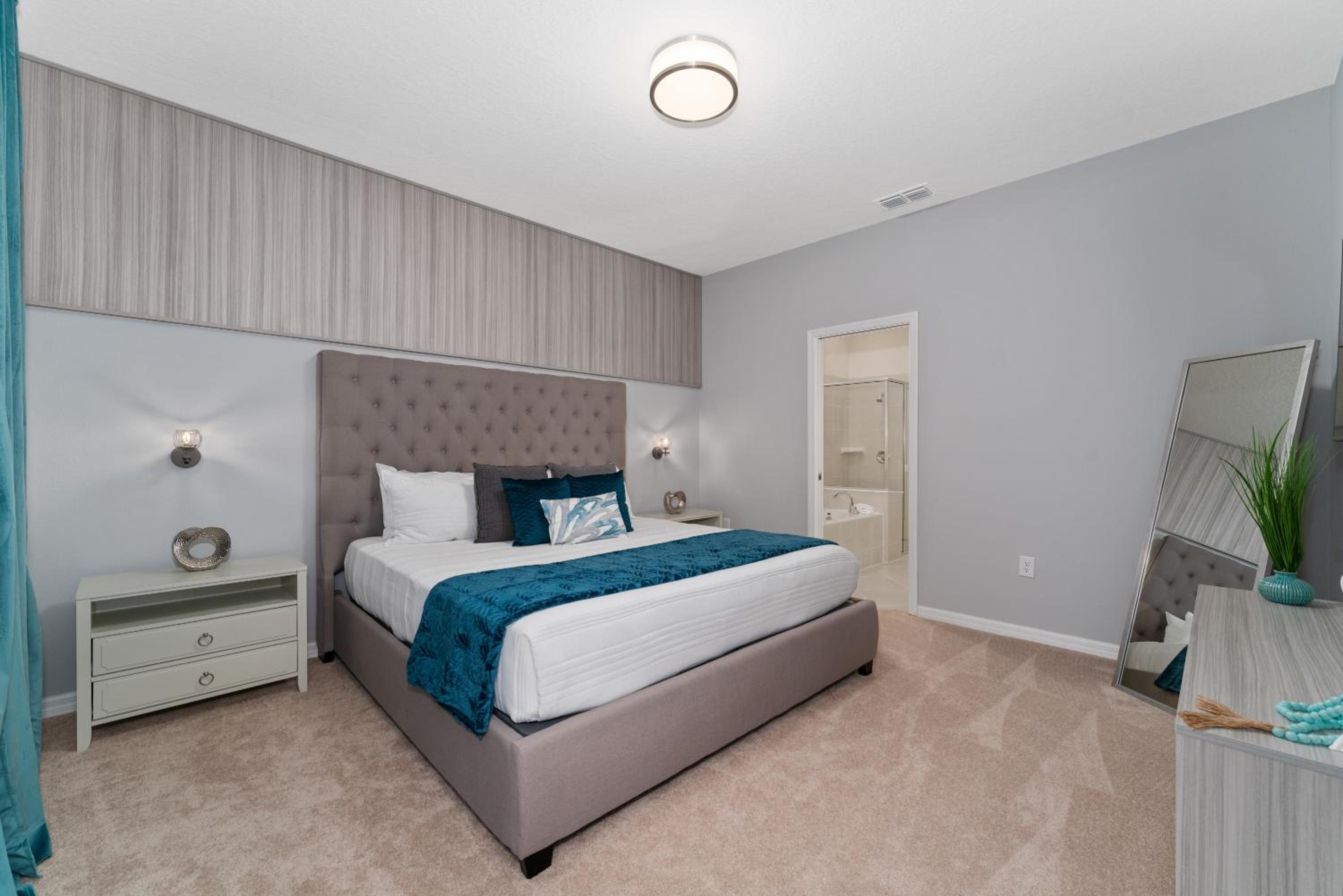 Incredible NEW 5BD Home All suites with Pool and BBQ Grill