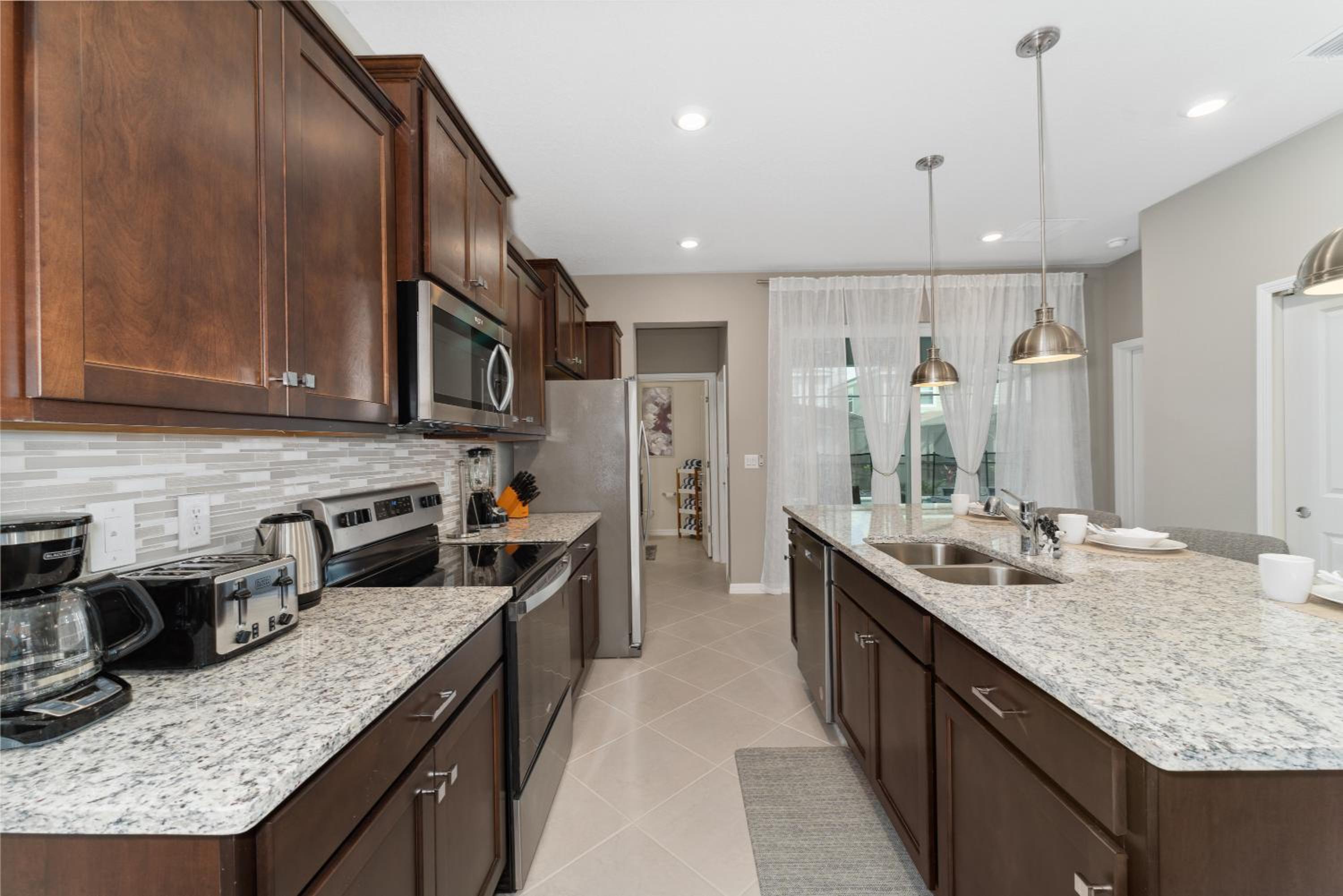 Incredible NEW 5BD Home All suites with Pool and BBQ Grill