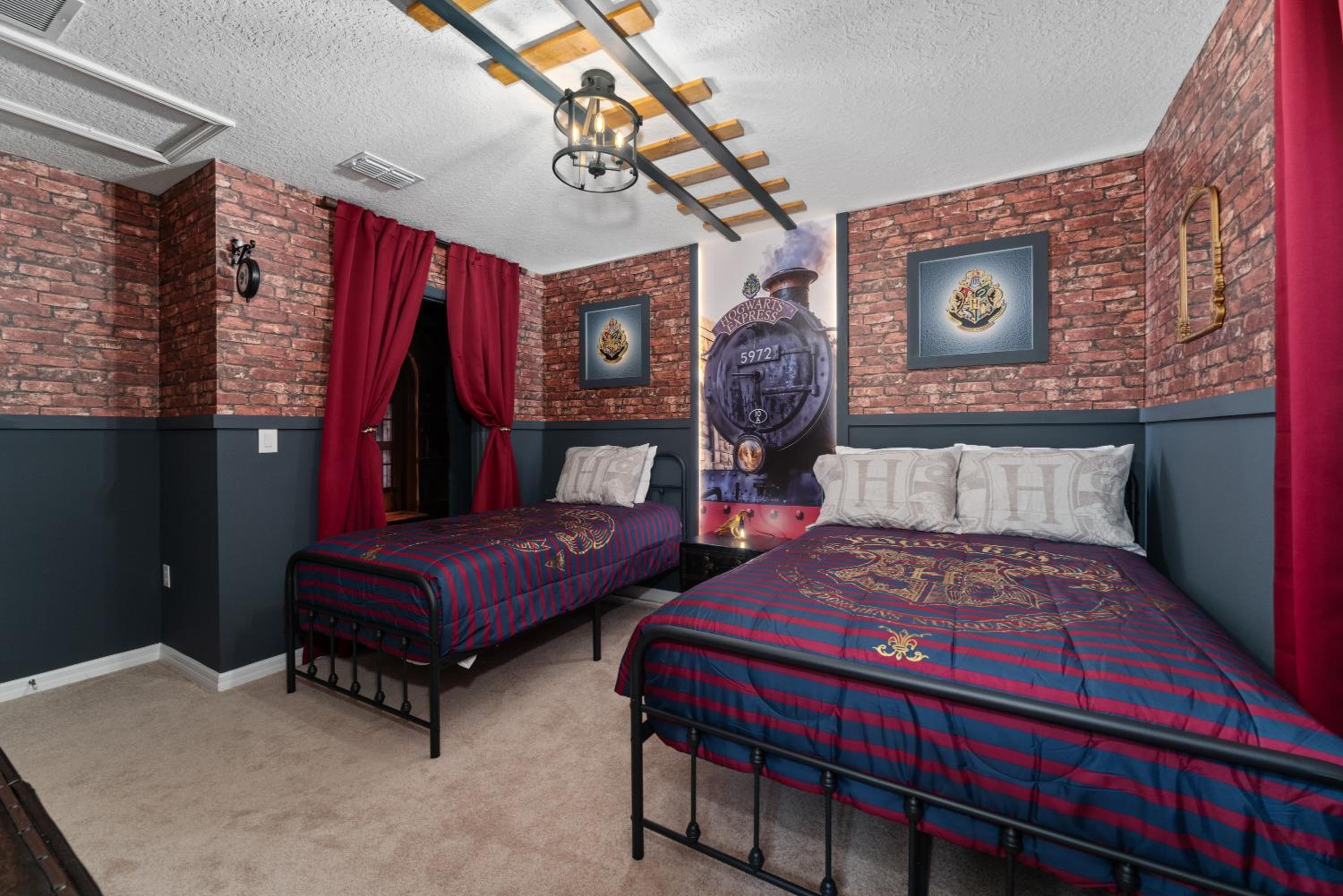 Incredible NEW 5BD Home All suites with Pool and BBQ Grill