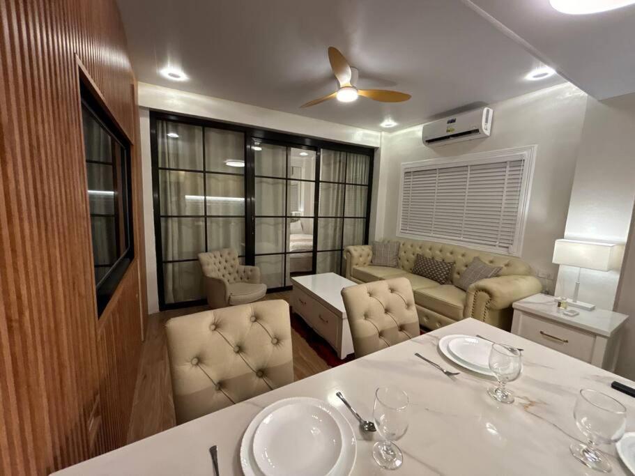 Japanese home in Laloma Qc near chinese Gen view 2