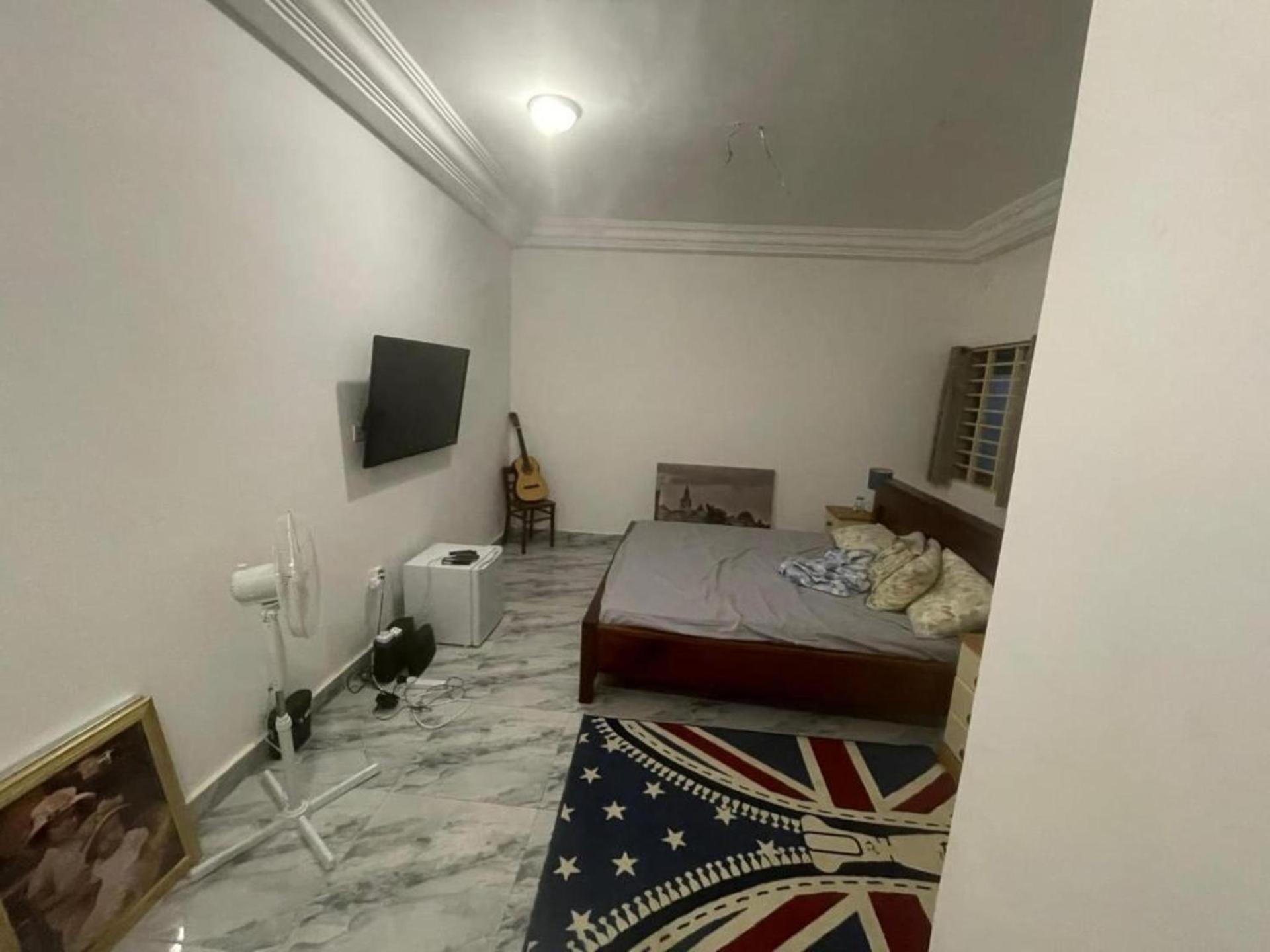 Sleep6-Casa Blanca-PrivateGarden-OffStreet-Kasoa view 3