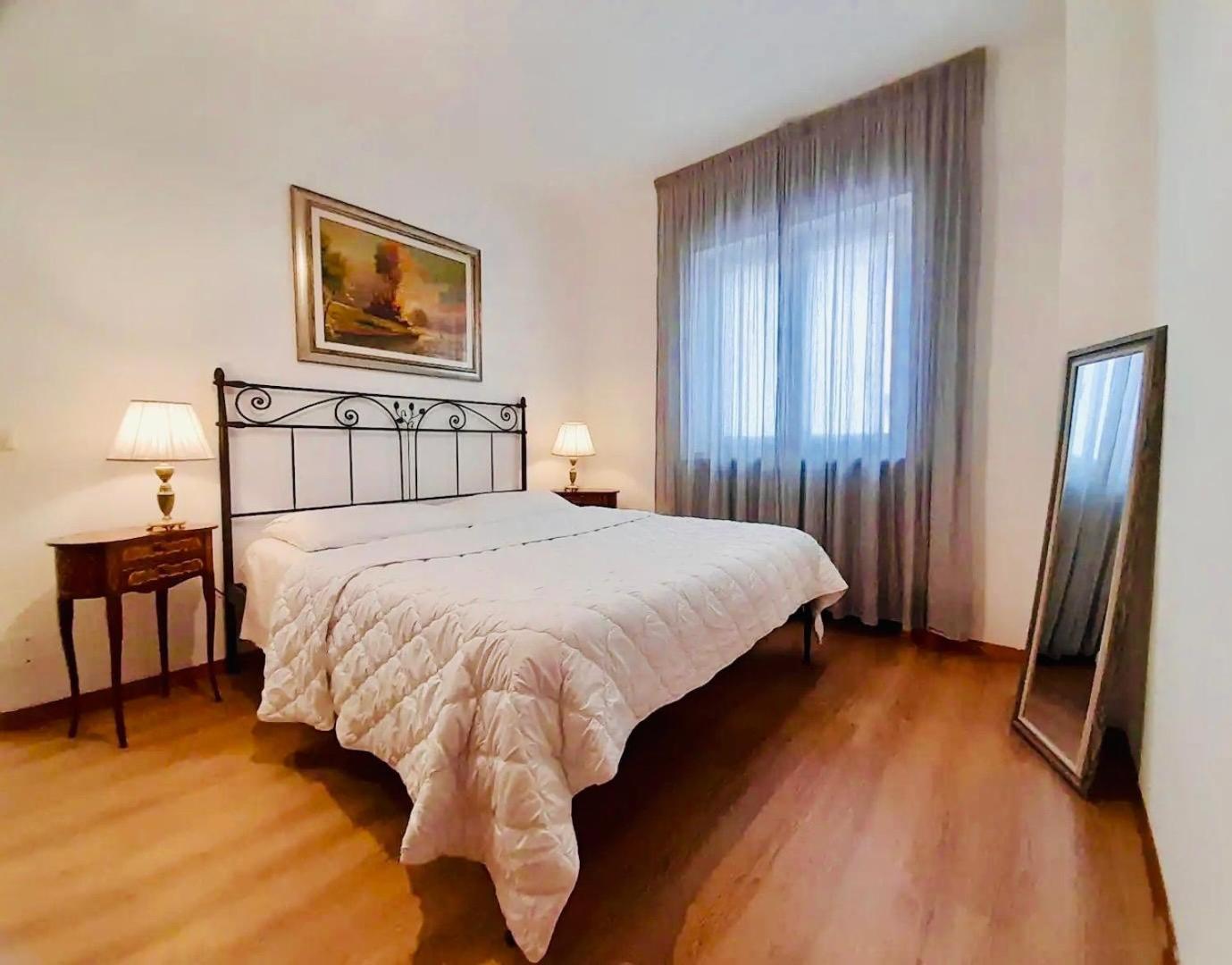 MARCONI 5D Studio, a 2 min Duomo, self check-in, WI-FI view 3