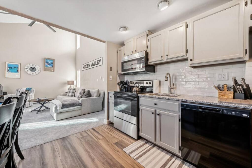 3BR Ski Resort Townhome-Sleeps 7 view 3