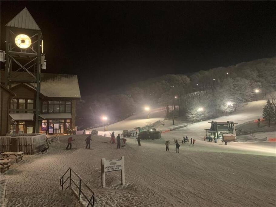 3BR Ski Resort Townhome-Sleeps 7 view 4