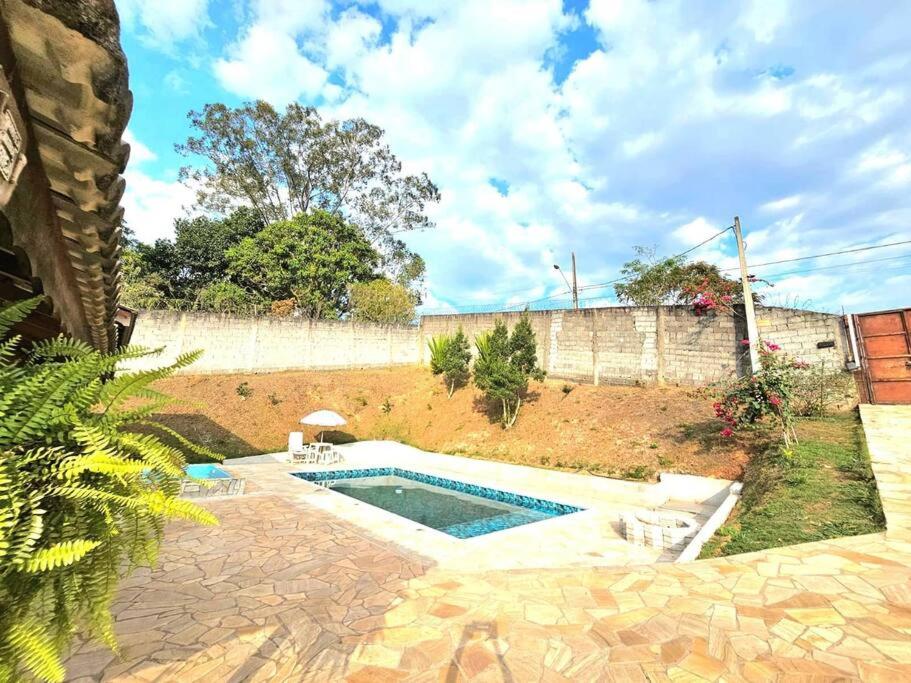 Chácara Piscina, Campo e fogueira