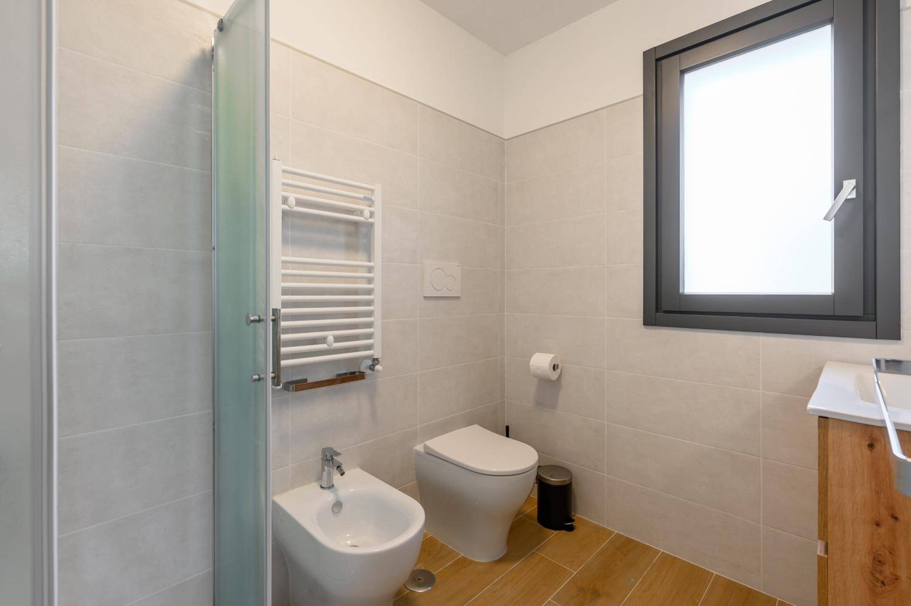 Tiber Terrace Retreat - Free Parking, Wi-Fi & Netflix photo 5