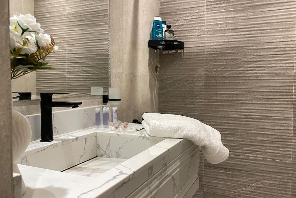 L1 Ivory Elegance Studio with Kitchen