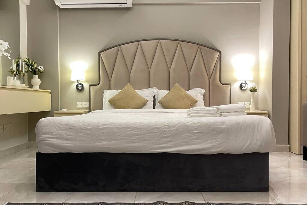 L1 Ivory Elegance Studio with Kitchen