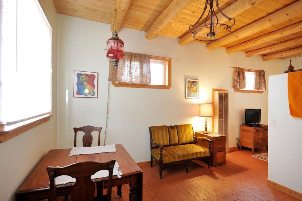 Casita Bee, private Retreat in Santa Fe view 5