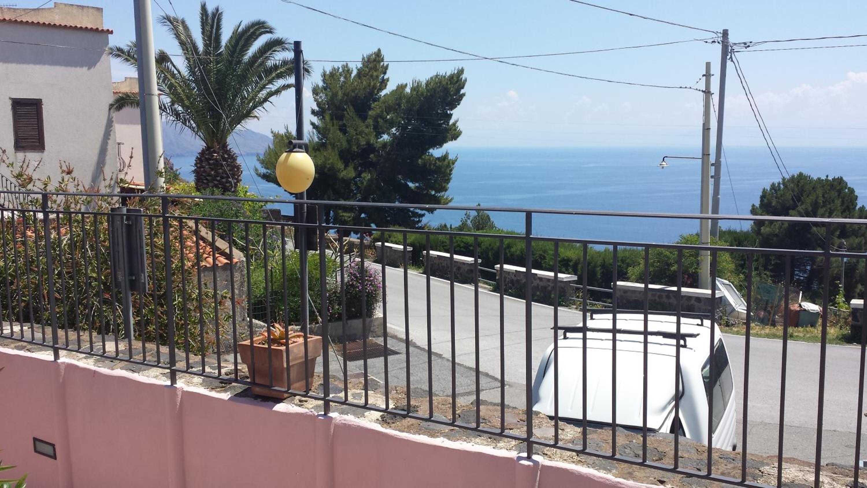 Acro eoliano Villa con 2 monolocali indipendenti