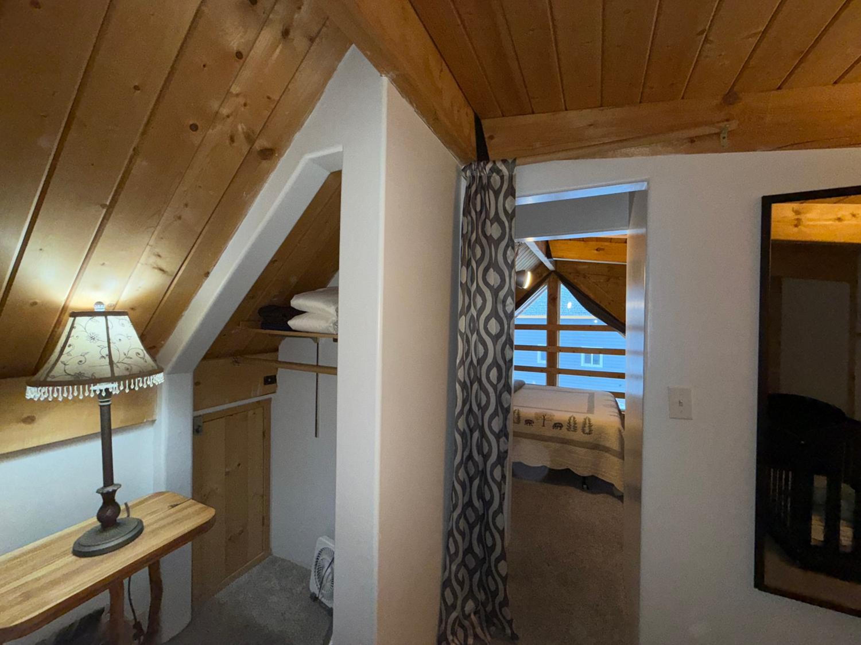 Talkeetna Log Cabin with Hot Tub Unit 1 view 3