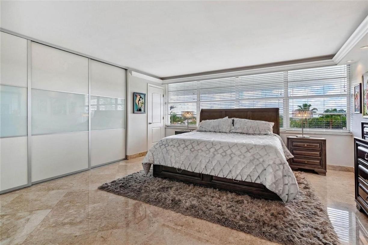 Stunning Oceanfront Corner Unit in Fort Lauderdale view 5