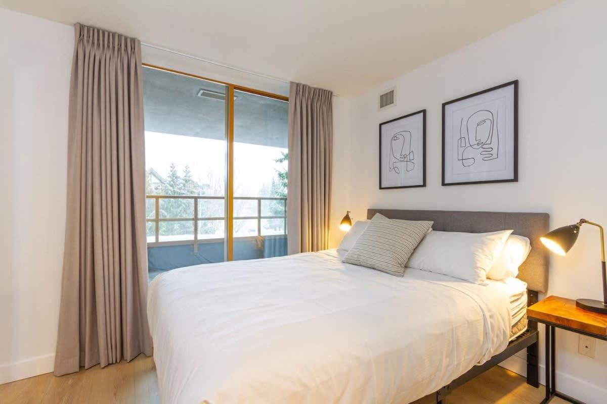 Renovated 2Bed-2Bath in Village with Pool, Hot Tub, and Sauna
