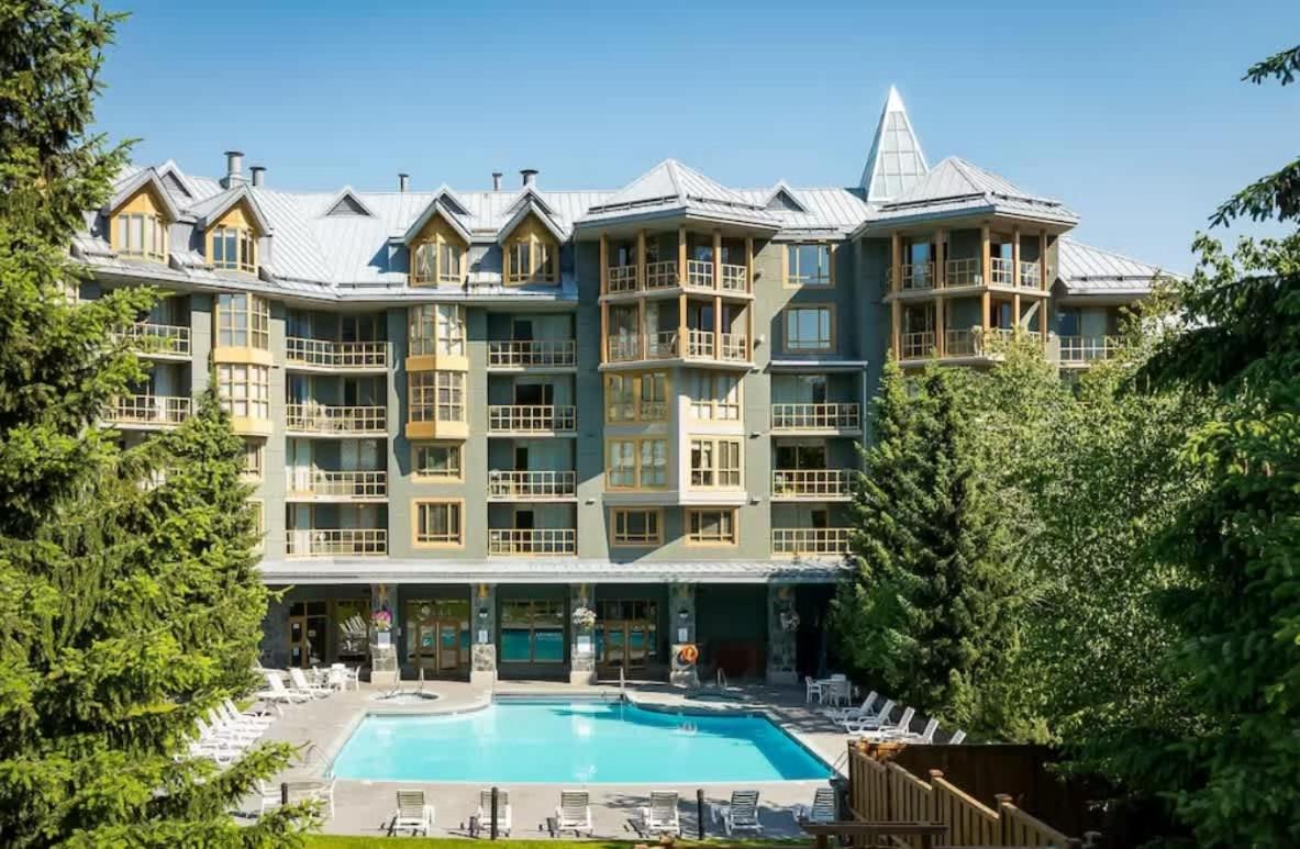 Renovated 2Bed-2Bath in Village with Pool, Hot Tub, and Sauna
