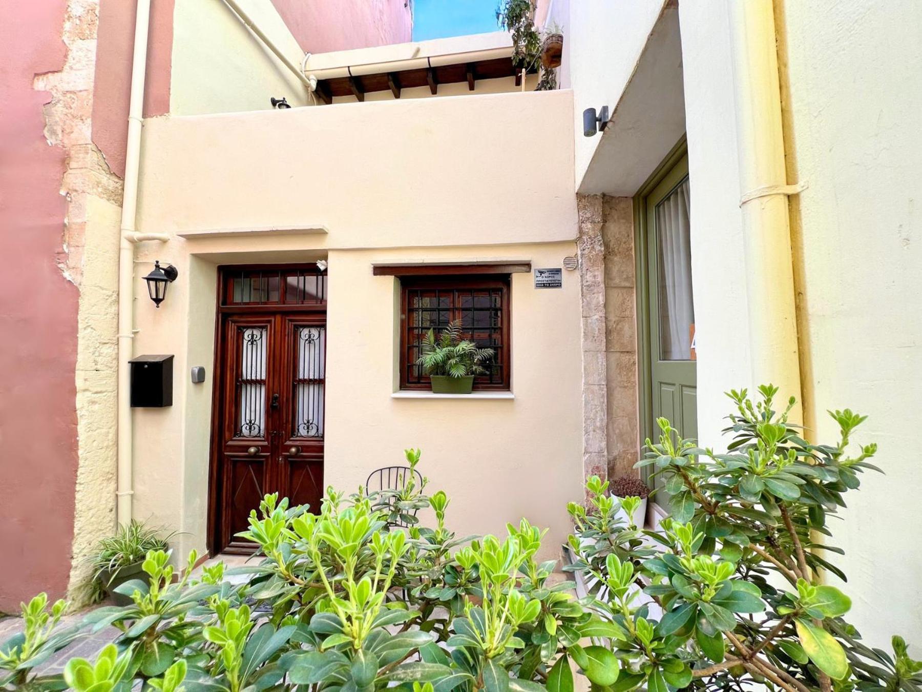 Cozy maisonette hidden in Old Town Chania MarielpiCorner view 3